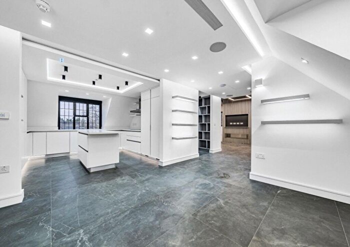 3 Bedroom Property To Rent In Beech Hill Avenue, Apartment Penthouse, Hadley Wood, EN4