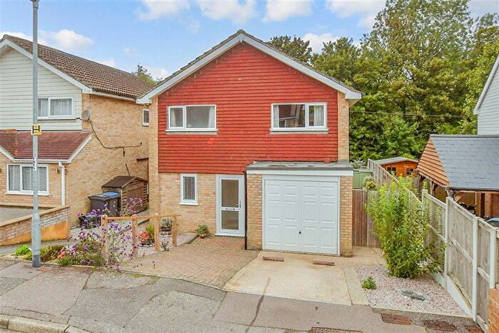 3 Bedroom Detached House For Sale In The Glen, Shepherdswell, Dover, Kent, CT15