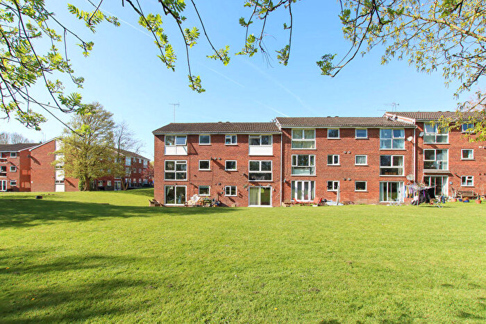 2 Bedroom Flat For Sale In Nightingale Walk, Hemel Hempstead, HP2