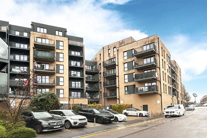 3 Bedroom Flat For Sale In Clarence Avenue, Gants Hill, Milford, Redbridge, IG2