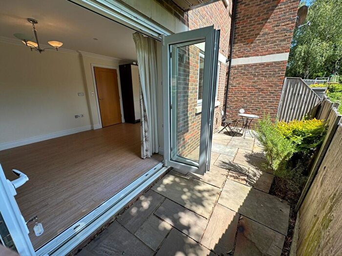 2 Bedroom Flat To Rent In Bluebridge Road, Brookmans Park, AL9