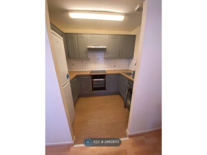2 Bedroom Flat To Rent In Hulme, Manchester, M15