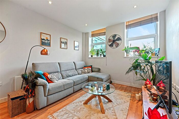 2 Bedroom Flat For Sale In Bromyard Avenue, London, W3