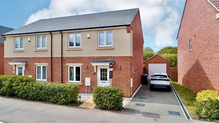 3 Bedroom Semi-Detached House For Sale In Buttercup Lane, Shepshed, LE12