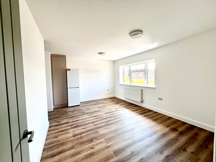 2 Bedroom Maisonette To Rent In Hemming Way, Watford, WD25