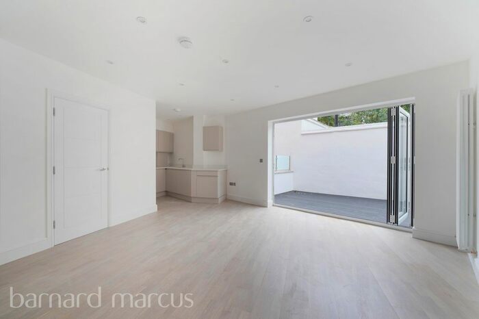 2 Bedroom Flat To Rent In Station Approach, Tadworth, KT20