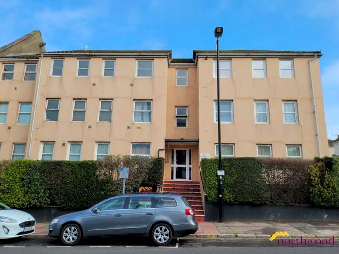 1 Bedroom Flat To Rent In Cavendish Place, , Eastbourne, BN21