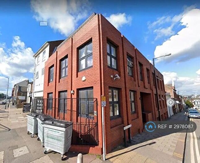 Studio To Rent In King Street, Luton, LU1