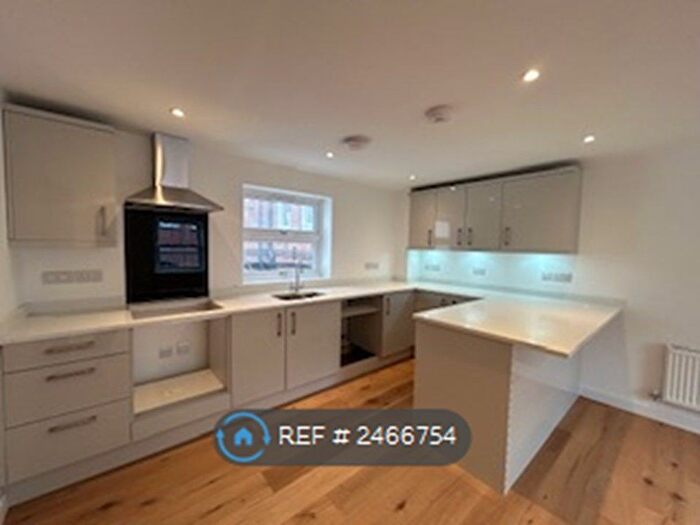 2 Bedroom Flat To Rent In John Street, Southampton, SO14