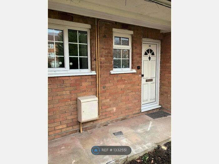 Studio To Rent In Hillyfields, Loughton, IG10