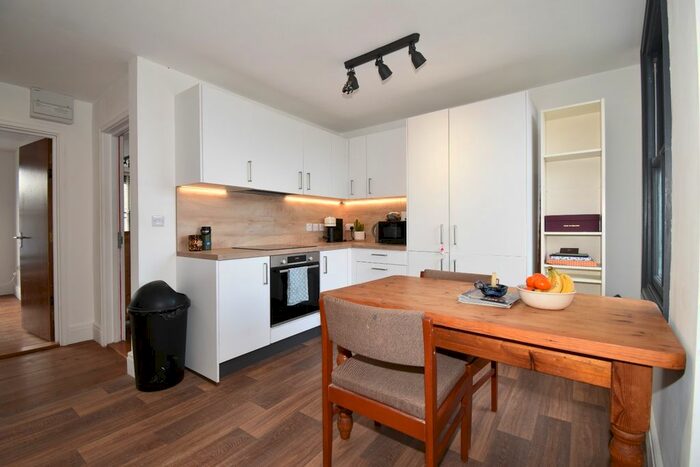 2 Bedroom Flat To Rent In Broad Street, Penryn, TR10