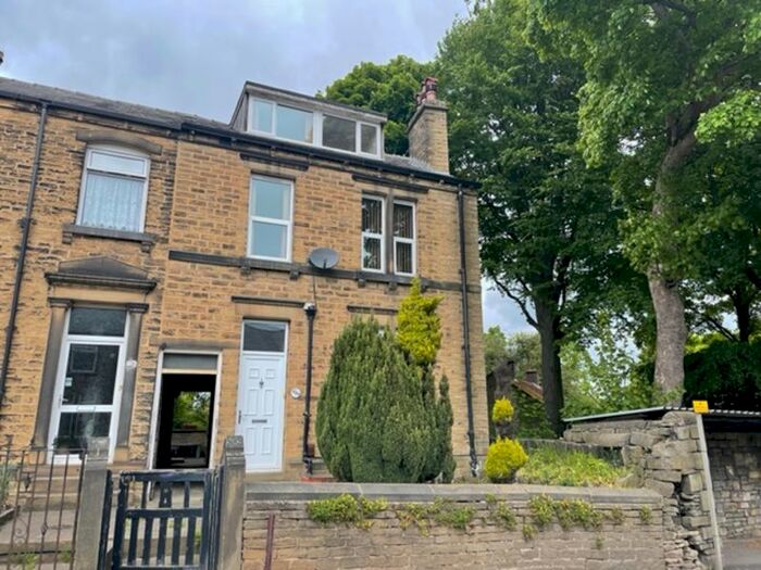 4 Bedroom Terraced House To Rent In Blackmoorfoot Road, Crosland Moor, Huddersfield, HD4
