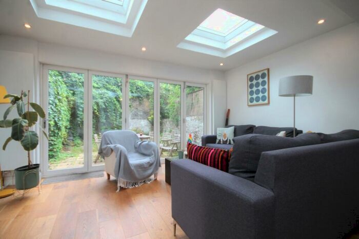 5 Bedroom House To Rent In Mayton, Islington, N7