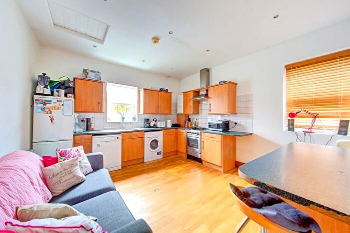 4 Bedroom Flat To Rent In Lambrook Terrace, SW6