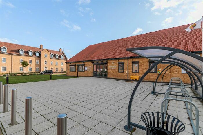 2 Bedroom Detached House To Rent In Valerian Way, Stotfold, Hitchin, SG5