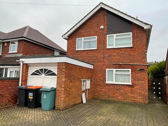 4 Bedroom Detached House To Rent In Luton Road, Dunstable, Bedfordshire, LU5