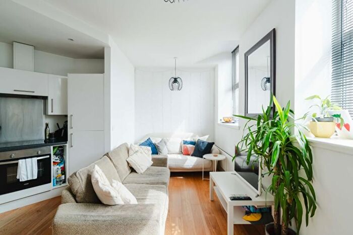 2 Bedroom Flat To Rent In Duckmoor Road, Bristol, BS3