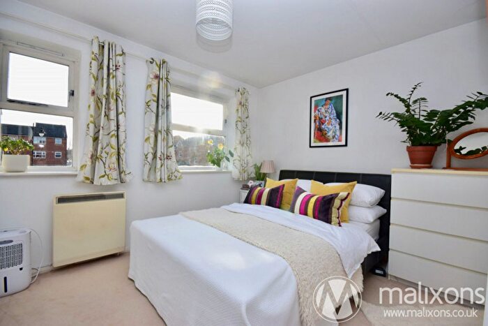 1 Bedroom Flat To Rent In Macmillan Way, London, SW17