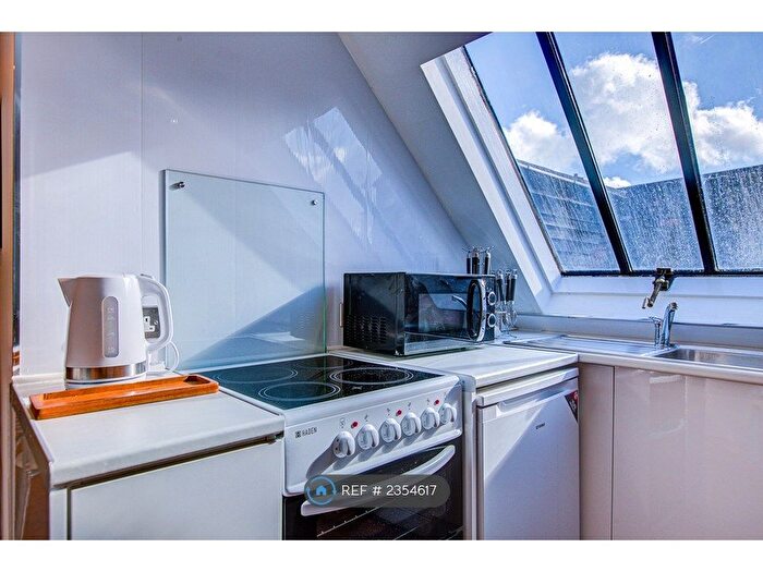 1 Bedroom Flat To Rent In High Street, Brentwood, CM14