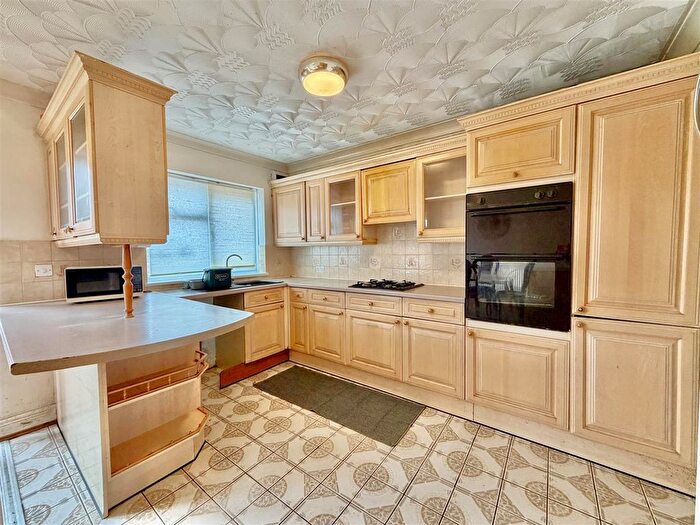 4 Bedroom End Terrace House To Rent In Clevedon Gardens, Hounslow, TW5