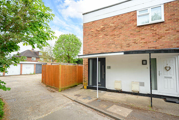 2 Bedroom Maisonette For Sale In Devoke Way, Walton-On-Thames., KT12