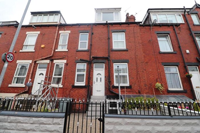 2 Bedroom House To Rent In Parkfield Grove, Leeds, West Yorkshire, LS11