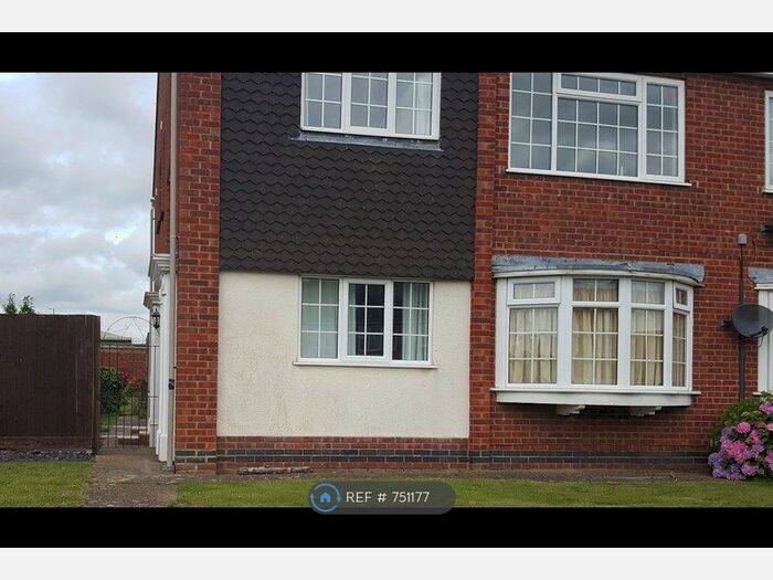 2 Bedroom Maisonette To Rent In Park Lane, Northampton, NN5