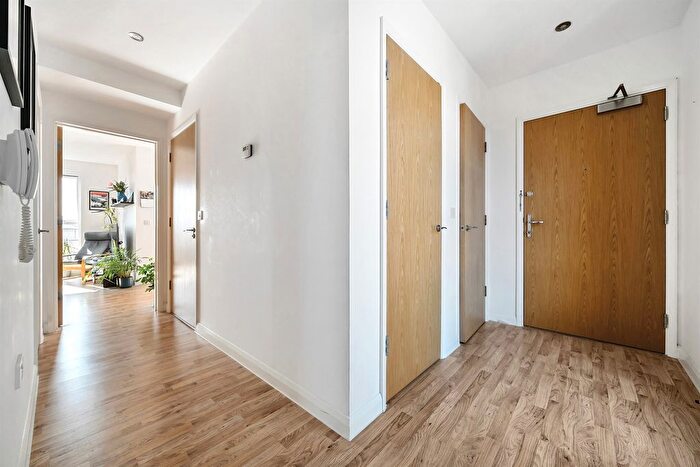 1 Bedroom Flat To Rent In Canning Square, Enfield, EN1