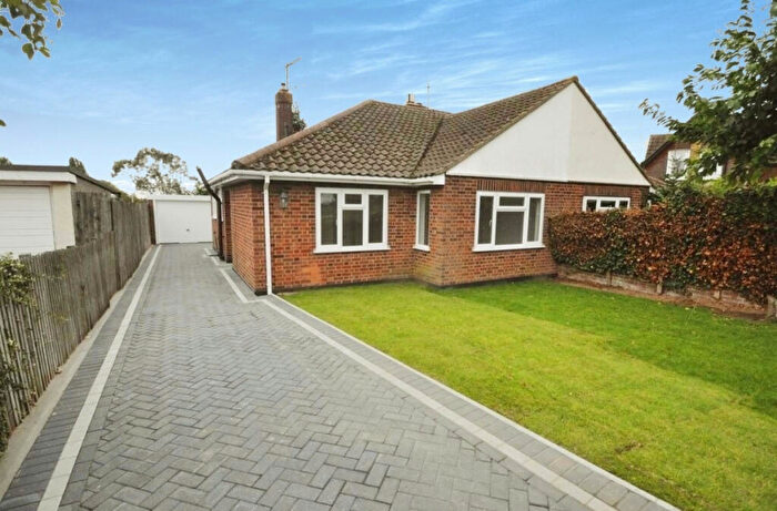 2 Bedroom Semi-Detached Bungalow To Rent In Park Chase, Benfleet, SS7