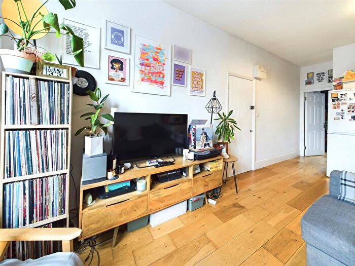 1 Bedroom Flat To Rent In Carisbrooke Road, Walthamstow, London, E17