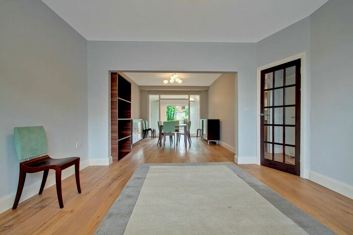 3 Bedroom Semi-Detached House To Rent In Broadfields Avenue, Edgware, HA8