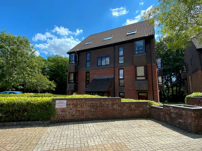 Apartment To Rent In Tremona Court, Southampton, SO16