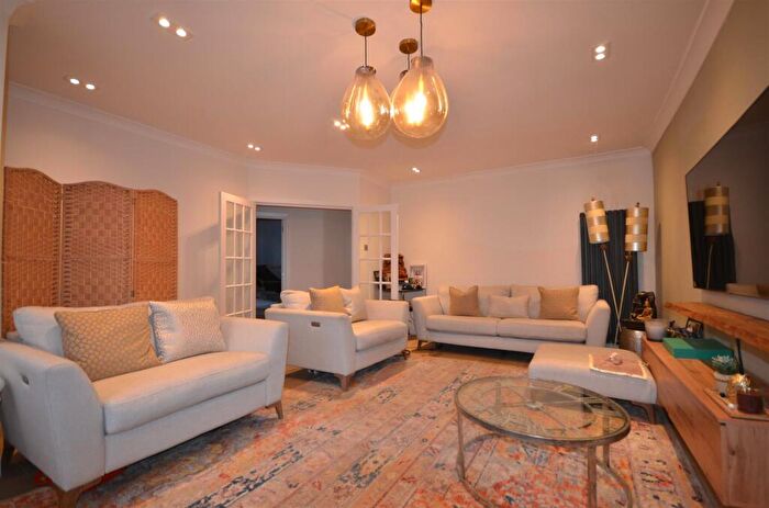 4 Bedroom Bungalow For Sale In Woodhill Crescent, Harrow, HA3