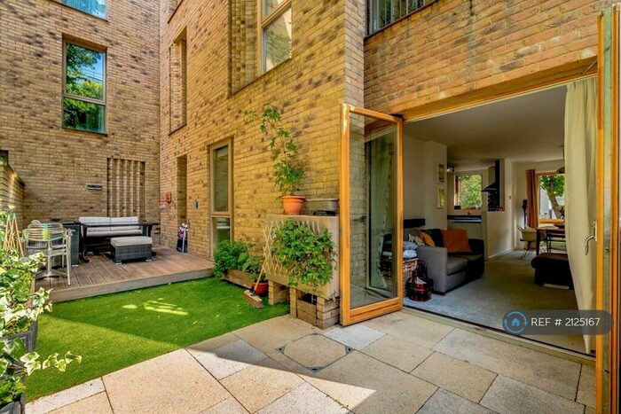 2 Bedroom Flat To Rent In Babbage Court, London, SE17