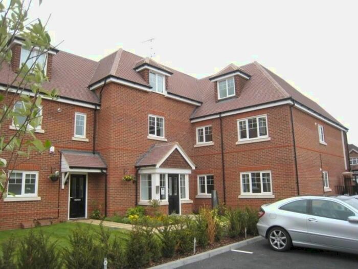2 Bedroom Flat To Rent In Foxglove Drive, Holyport, Maidenhead, SL6