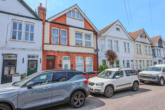 3 Bedroom Flat For Sale In Westbourne Grove, Westcliff-On-Sea, SS0