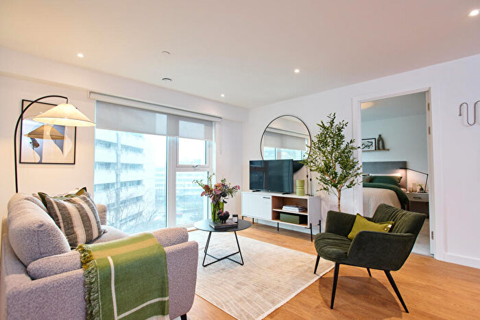 2 Bedroom Apartment To Rent In The Holloway, B1