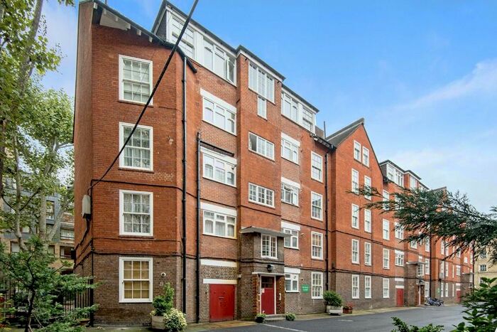 3 Bedroom Flat To Rent In Herbrand Street, London, WC1N