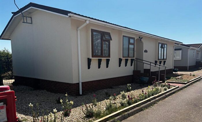 2 Bedroom Mobile Home For Sale In Lodge Road, Cranfield, MK43