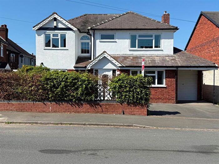 4 Bedroom Detached House For Sale In Greenhill Road, Halesowen, B62