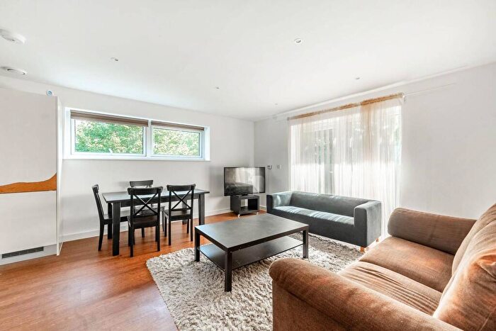 2 Bedroom Flat To Rent In Letchworth Road, Stanmore, HA7