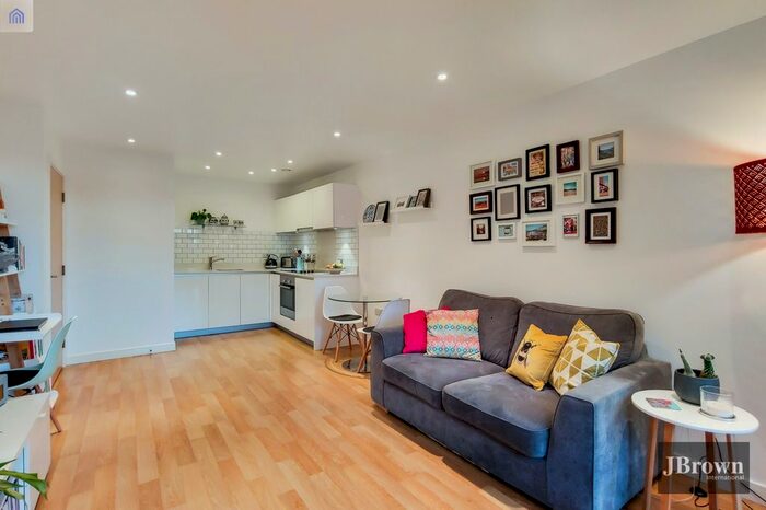 1 Bedroom Flat To Rent In Waterside Apartments, Goodchild Road, London, N4