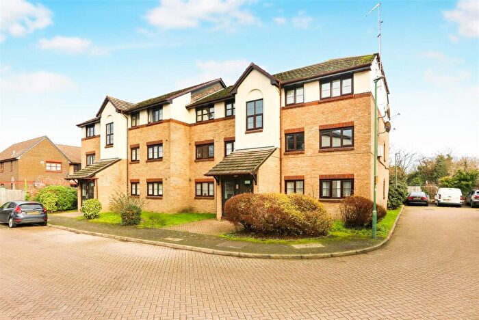 2 Bedroom Apartment For Sale In Foxglove Way, Wallington, SM6