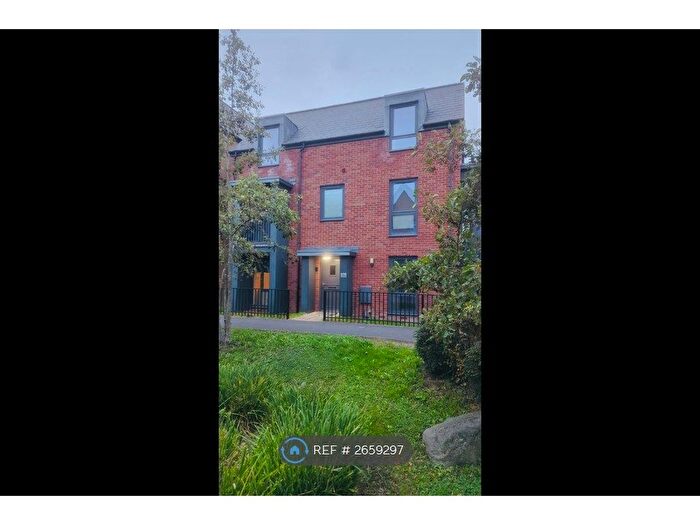 4 Bedroom Detached House To Rent In Churchill Road, Uxbridge, UB10