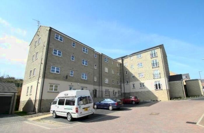 2 Bedroom Flat To Rent In Apartment 21, Laithe Hall Avenue, Cleckheaton, West Yorkshire BD19