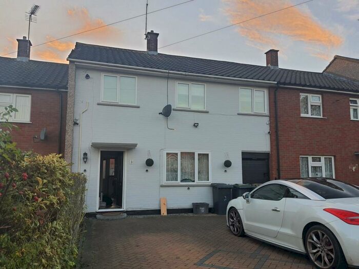 3 Bedroom House To Rent In Baldock Close, Luton, LU4