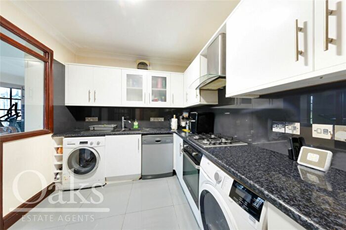 4 Bedroom Detached House For Sale In Green Lane, Thornton Heath, CR7