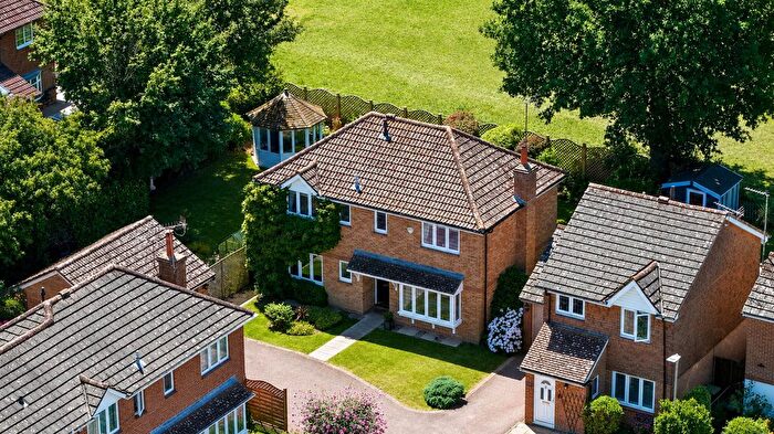 4 Bedroom Detached House For Sale In Yew Tree Drive, Bovingdon, Hemel Hempstead, HP3