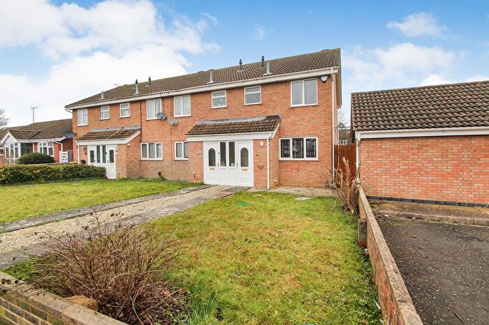 2 Bedroom End Of Terrace House To Rent In Ryton Close, Bedford, MK41