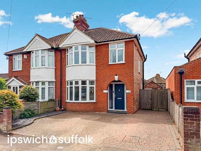 3 Bedroom Semi Detached House For Sale In Queensgate Drive, Ipswich, IP4